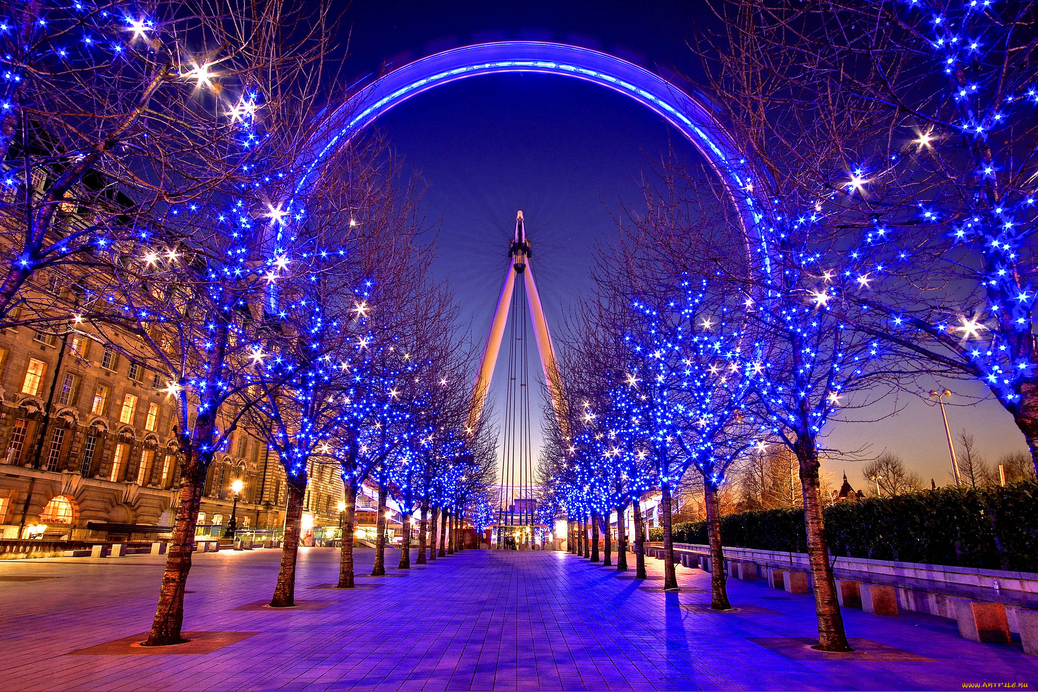 Новогодняя ночь праздник. Новогодняя иллюминация Лондон. Иллюминация London Eye. Новогодняя улица. Новогодний город.